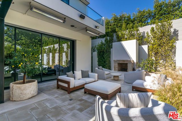 324 S Medio Drive, Los Angeles, CA 90049