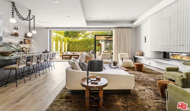 324 S Medio Drive, Los Angeles, CA 90049