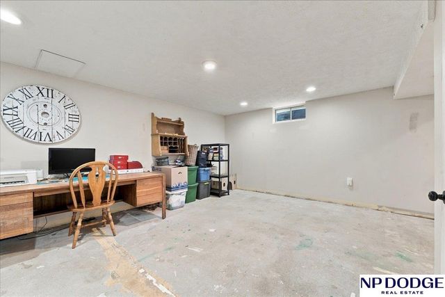 4929 Red Rock Avenue, Omaha, NE 68157