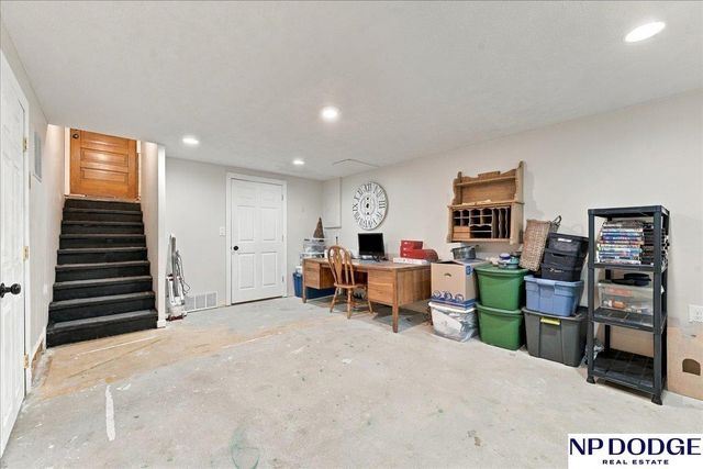 4929 Red Rock Avenue, Omaha, NE 68157