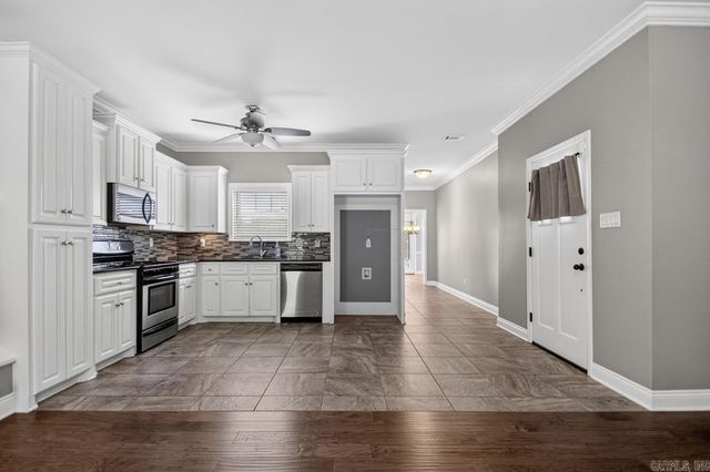 1002 Nature Way Drive, Benton, AR 72019