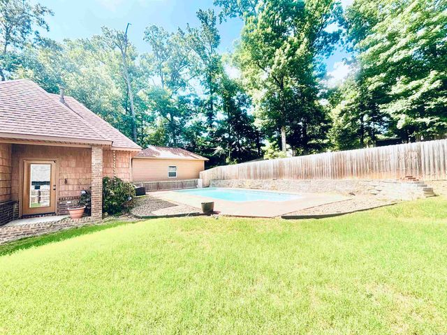 1002 Nature Way Drive, Benton, AR 72019