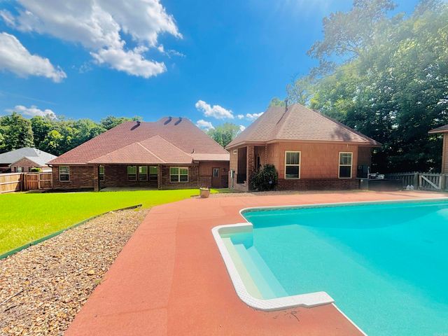 1002 Nature Way Drive, Benton, AR 72019