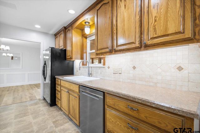 1008 Corey Dr, Whitehouse, TX 75791