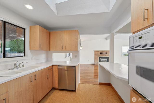 1014 4th Street W, Kirkland, WA 98033