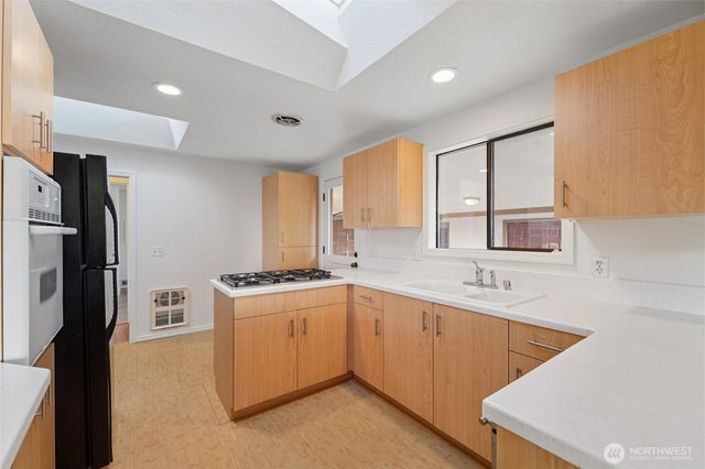 1014 4th Street W, Kirkland, WA 98033