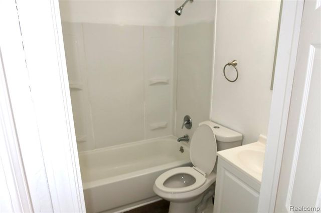 24100 Berry Avenue, Warren, MI 48089