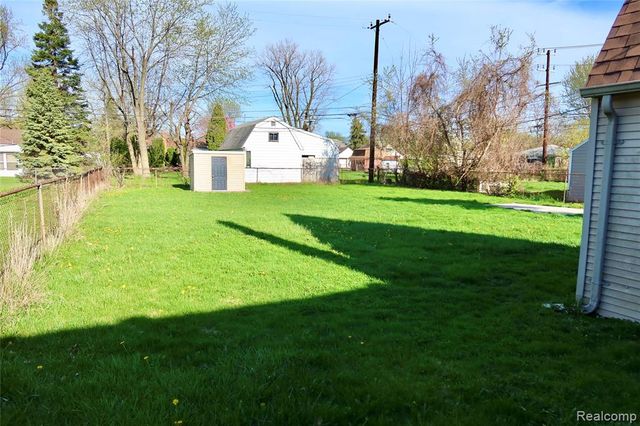 24100 Berry Avenue, Warren, MI 48089