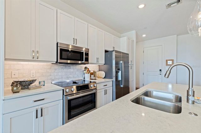 644 3RD AVENUE S 403, St Petersburg, FL 33701