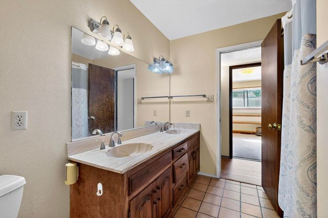 8701 Spain Road NE, Albuquerque, NM 87111