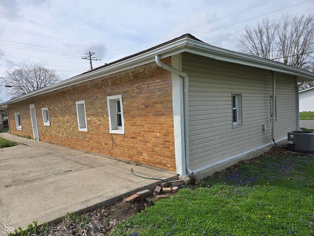 1403 Madison Road, Elwood, IN 46036