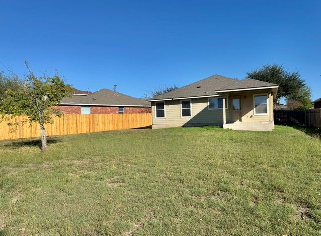 104 Gettysburg LOOP, Elgin, TX 78621