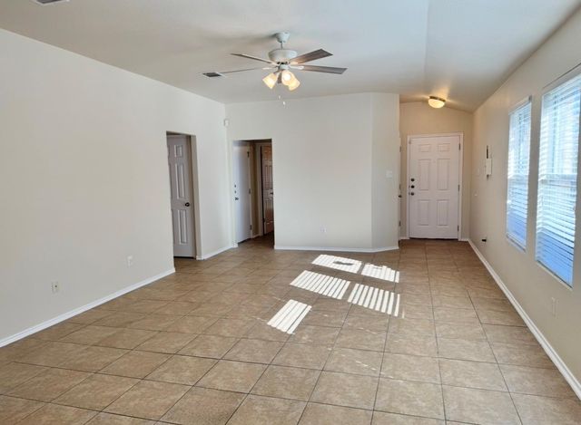 104 Gettysburg LOOP, Elgin, TX 78621