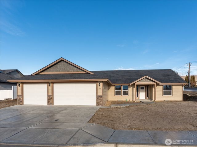 811 N Newport Loop, East Wenatchee, WA 98802