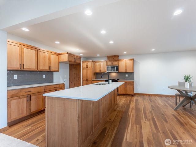 811 N Newport Loop, East Wenatchee, WA 98802