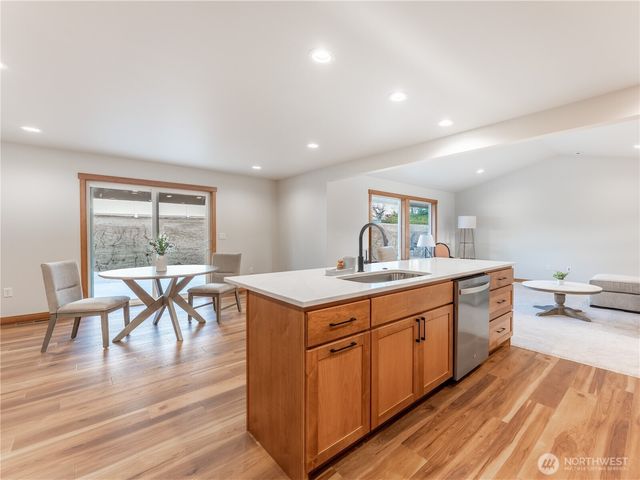 811 N Newport Loop, East Wenatchee, WA 98802