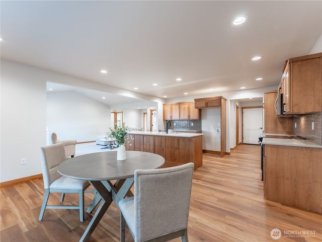 811 N Newport Loop, East Wenatchee, WA 98802