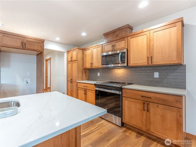 811 N Newport Loop, East Wenatchee, WA 98802