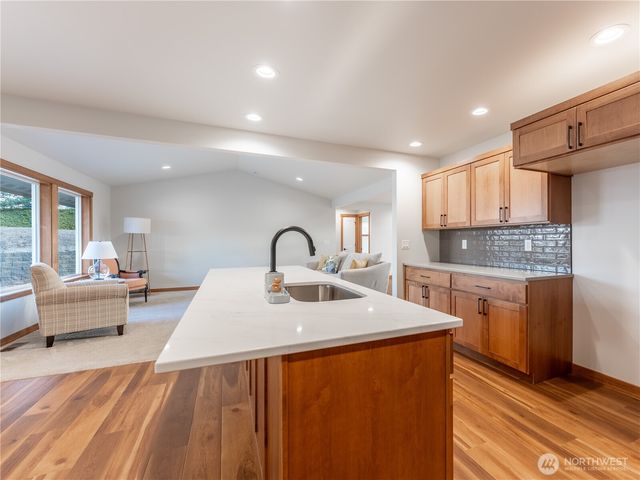 811 N Newport Loop, East Wenatchee, WA 98802