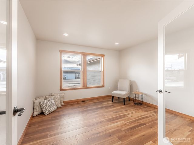 811 N Newport Loop, East Wenatchee, WA 98802