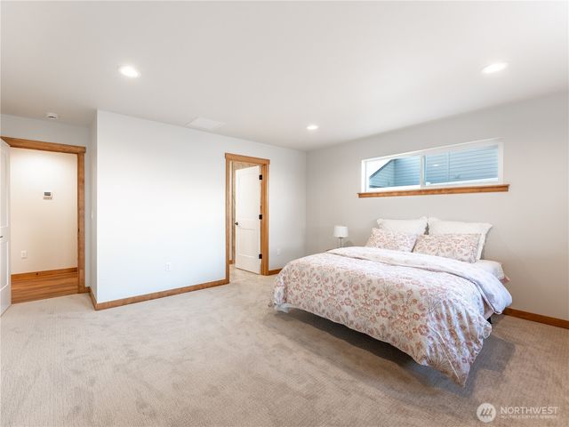 811 N Newport Loop, East Wenatchee, WA 98802