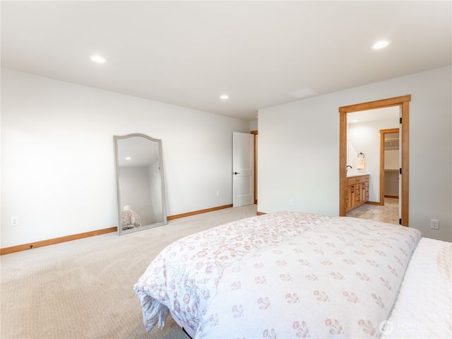 811 N Newport Loop, East Wenatchee, WA 98802