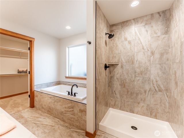 811 N Newport Loop, East Wenatchee, WA 98802