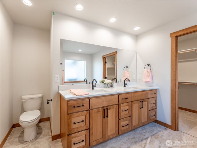 811 N Newport Loop, East Wenatchee, WA 98802