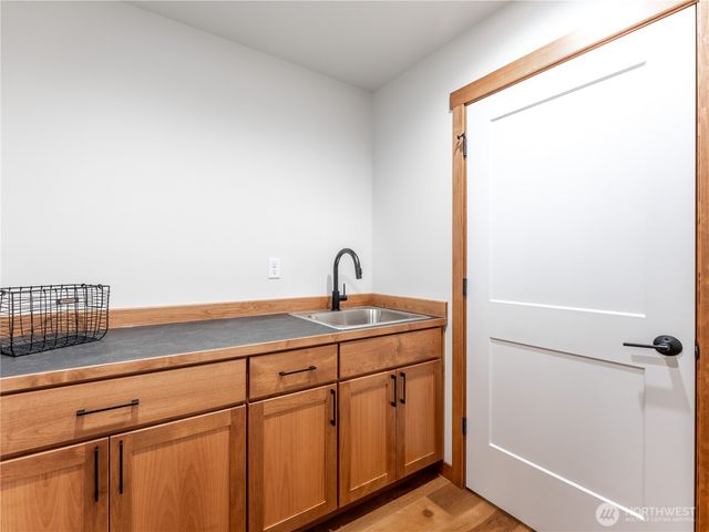 811 N Newport Loop, East Wenatchee, WA 98802