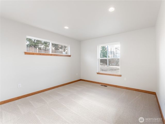 811 N Newport Loop, East Wenatchee, WA 98802