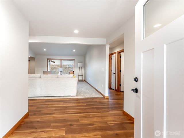 811 N Newport Loop, East Wenatchee, WA 98802