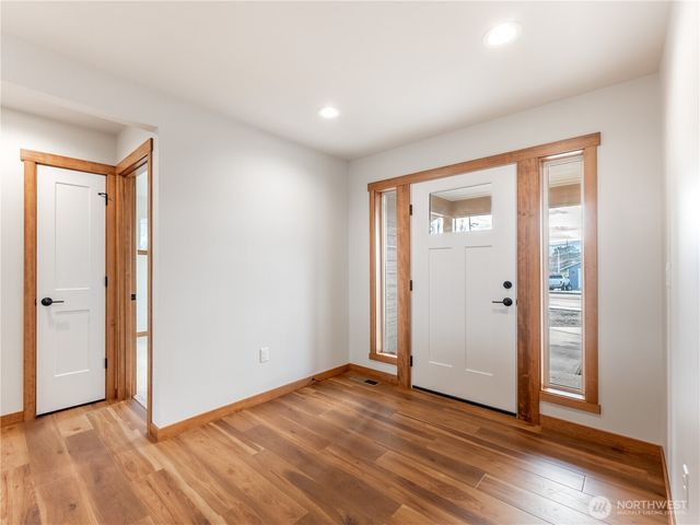 811 N Newport Loop, East Wenatchee, WA 98802