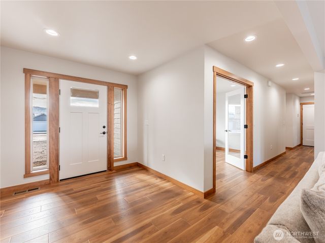 811 N Newport Loop, East Wenatchee, WA 98802