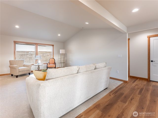 811 N Newport Loop, East Wenatchee, WA 98802