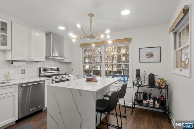 21 Grand Cove Way, Edgewater, NJ 07020