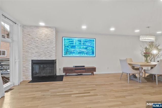 21 Grand Cove Way, Edgewater, NJ 07020