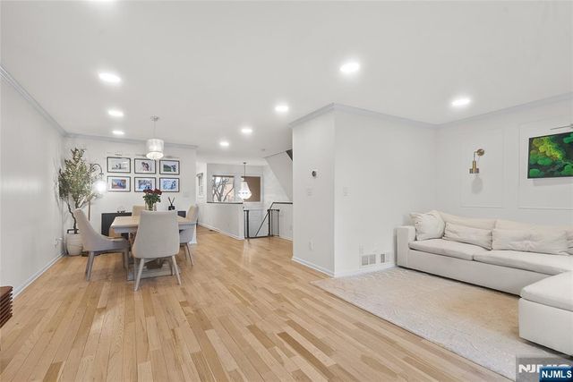 21 Grand Cove Way, Edgewater, NJ 07020