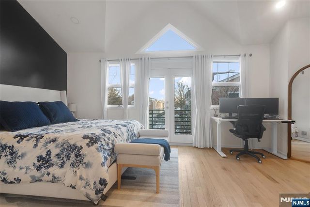 21 Grand Cove Way, Edgewater, NJ 07020