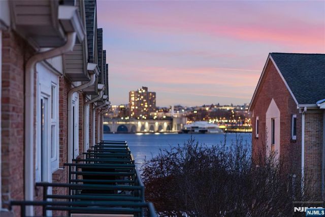 21 Grand Cove Way, Edgewater, NJ 07020