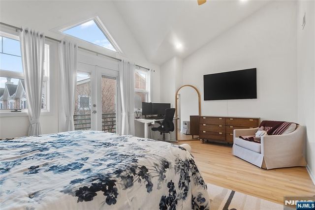 21 Grand Cove Way, Edgewater, NJ 07020