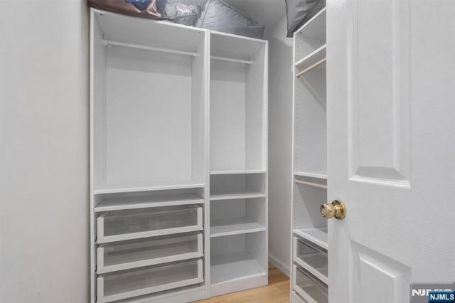 21 Grand Cove Way, Edgewater, NJ 07020