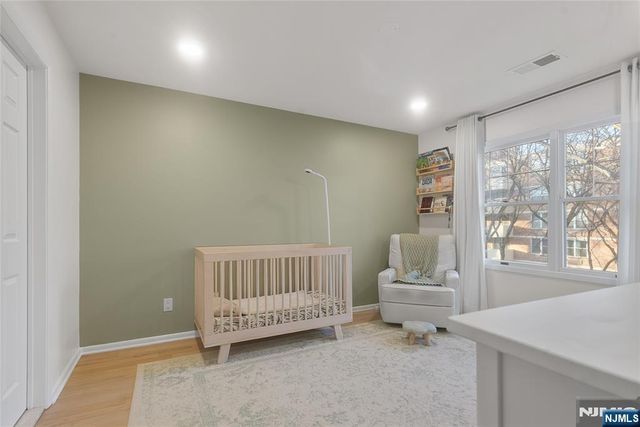 21 Grand Cove Way, Edgewater, NJ 07020