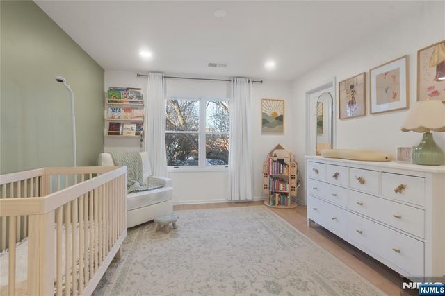 21 Grand Cove Way, Edgewater, NJ 07020