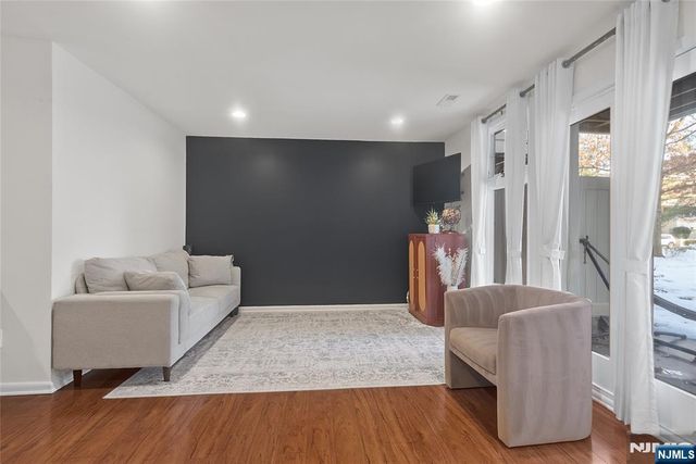 21 Grand Cove Way, Edgewater, NJ 07020