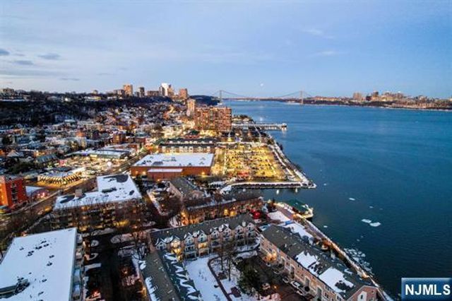 21 Grand Cove Way, Edgewater, NJ 07020