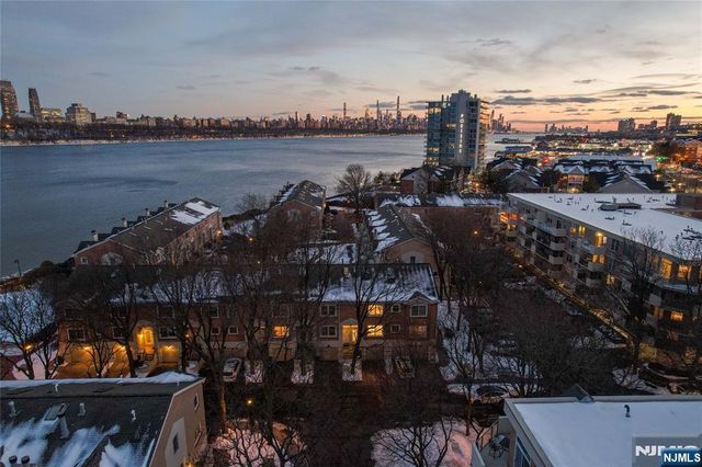 21 Grand Cove Way, Edgewater, NJ 07020