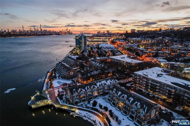 21 Grand Cove Way, Edgewater, NJ 07020