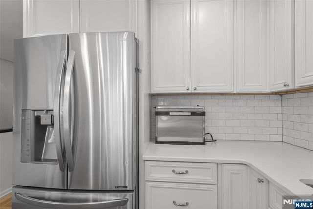 21 Grand Cove Way, Edgewater, NJ 07020