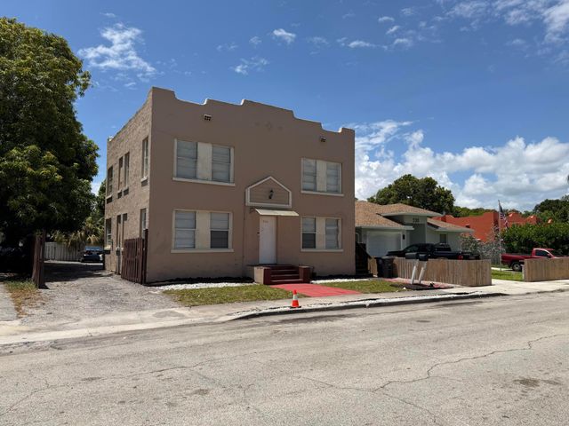 514 El Vedado, West Palm Beach, FL 33405
