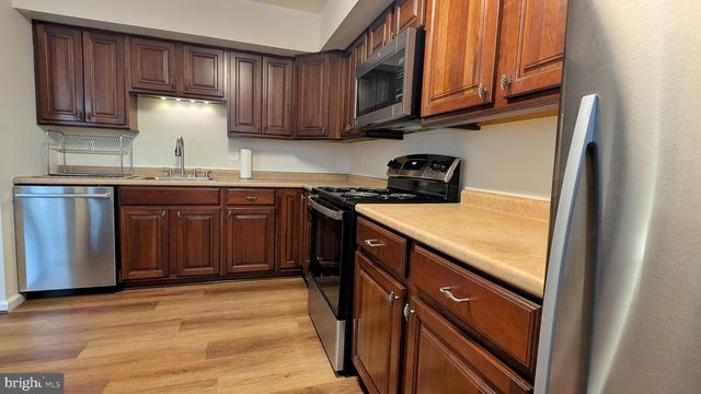 33 BADGER GATE CT, Baltimore, MD 21228